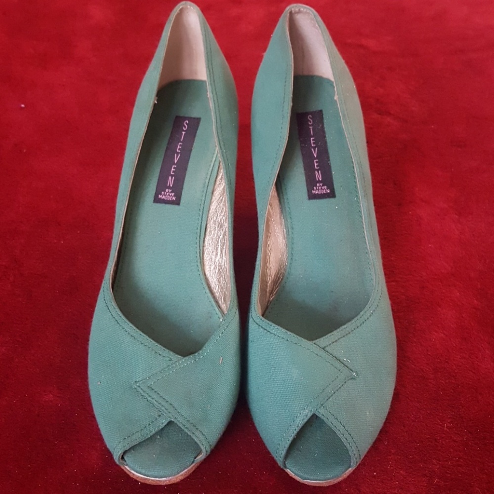 Steven by Steve Madden green peep toe cloth wedge